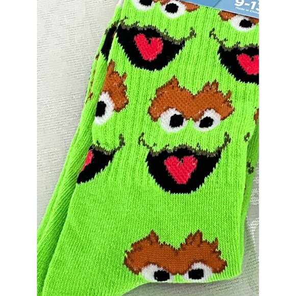 Sesame‎ Street Men's Crew Socks Set/2 pr Size 9-13 Includes Oscar & Elmo - Picture 4 of 6